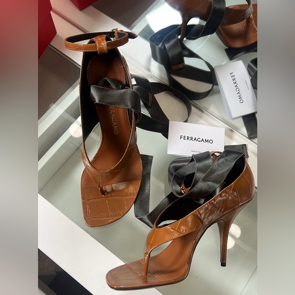 Ferragamo Ribbon Heels Sz 39.5 - Picture 1 of 5